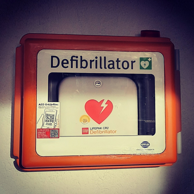 KW-01-Defibrilator-Einweisung-1.JPG