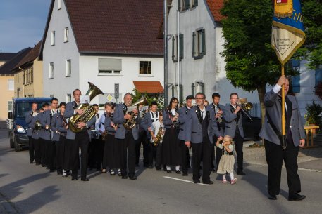 01_Einmarsch_der_Musikkapelle_Benzingen.jpg